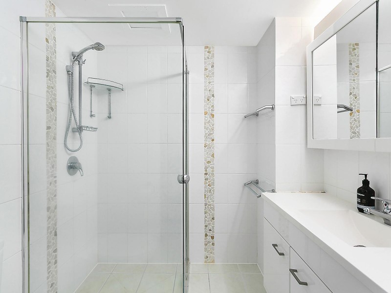 8/18 First Avenue, Broadbeach QLD 4218