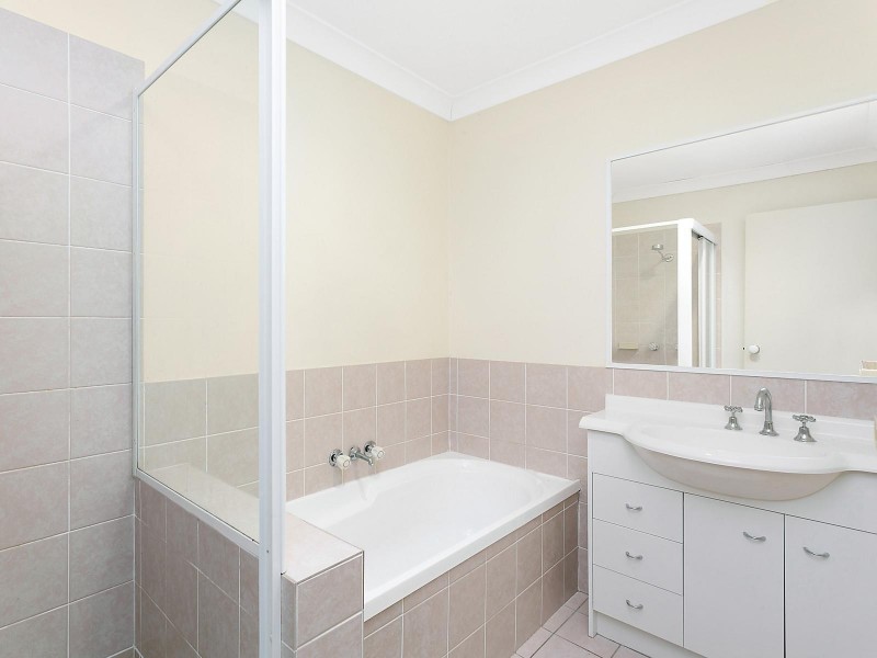 25/1 Hervey Street, Pacific Pines QLD 4211