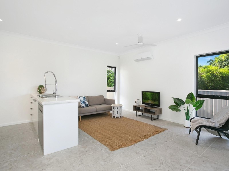 4 Meyer Street, Southport QLD 4215