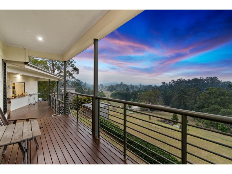 8 Bush Knoll Place, Mount Nathan QLD 4211