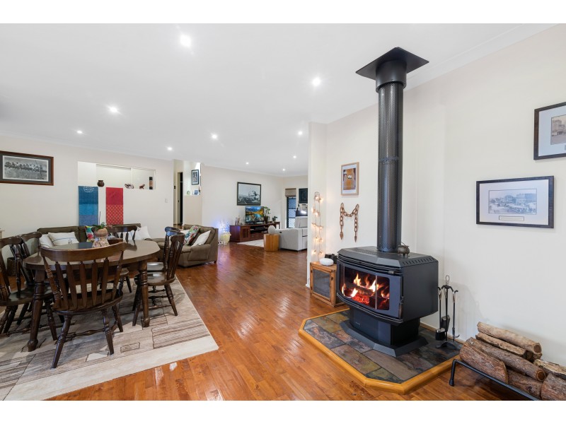 8 Bush Knoll Place, Mount Nathan QLD 4211