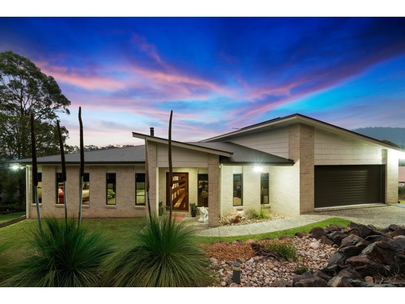 8 Bush Knoll Place, Mount Nathan QLD 4211