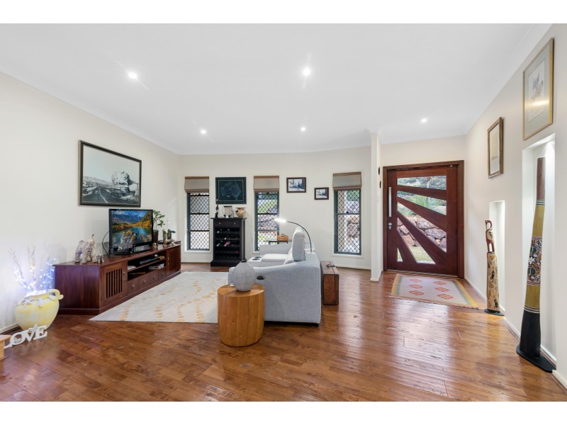 8 Bush Knoll Place, Mount Nathan QLD 4211