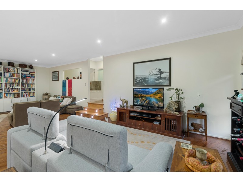 8 Bush Knoll Place, Mount Nathan QLD 4211