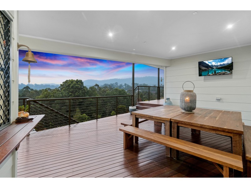 8 Bush Knoll Place, Mount Nathan QLD 4211