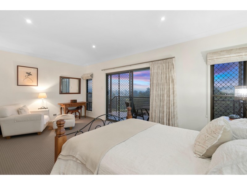 8 Bush Knoll Place, Mount Nathan QLD 4211