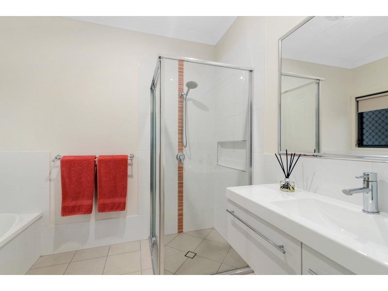 8 Bush Knoll Place, Mount Nathan QLD 4211