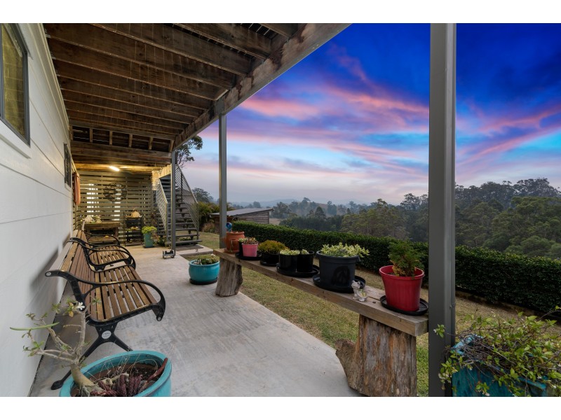8 Bush Knoll Place, Mount Nathan QLD 4211