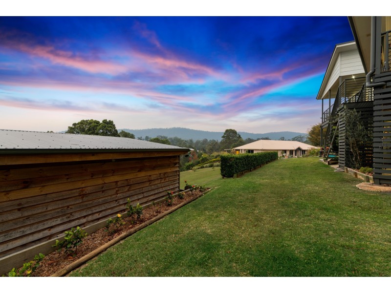 8 Bush Knoll Place, Mount Nathan QLD 4211