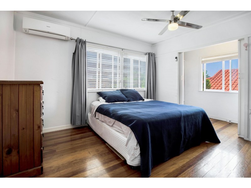 8 Harcourt Crescent, Southport QLD 4215