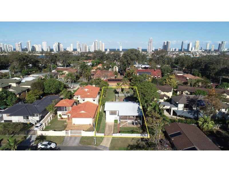 8 Harcourt Crescent, Southport QLD 4215