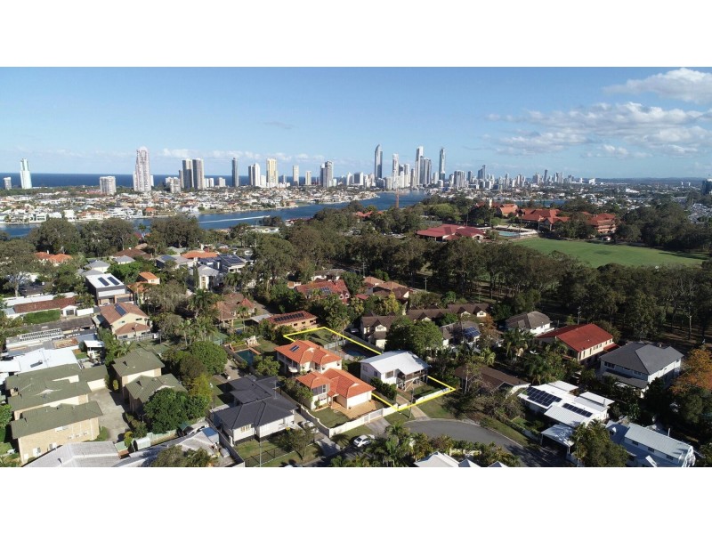 8 Harcourt Crescent, Southport QLD 4215