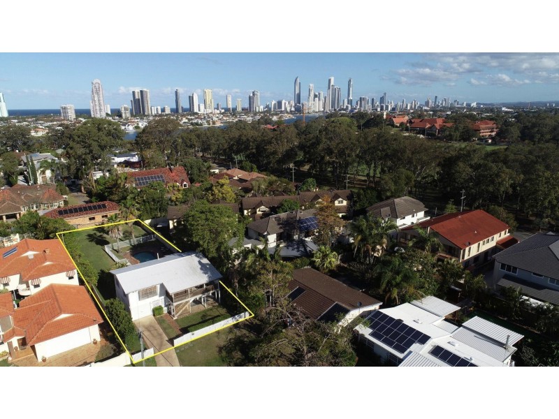 8 Harcourt Crescent, Southport QLD 4215