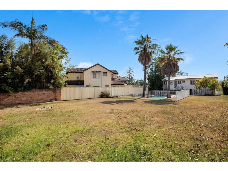 8 Harcourt Crescent, Southport QLD 4215