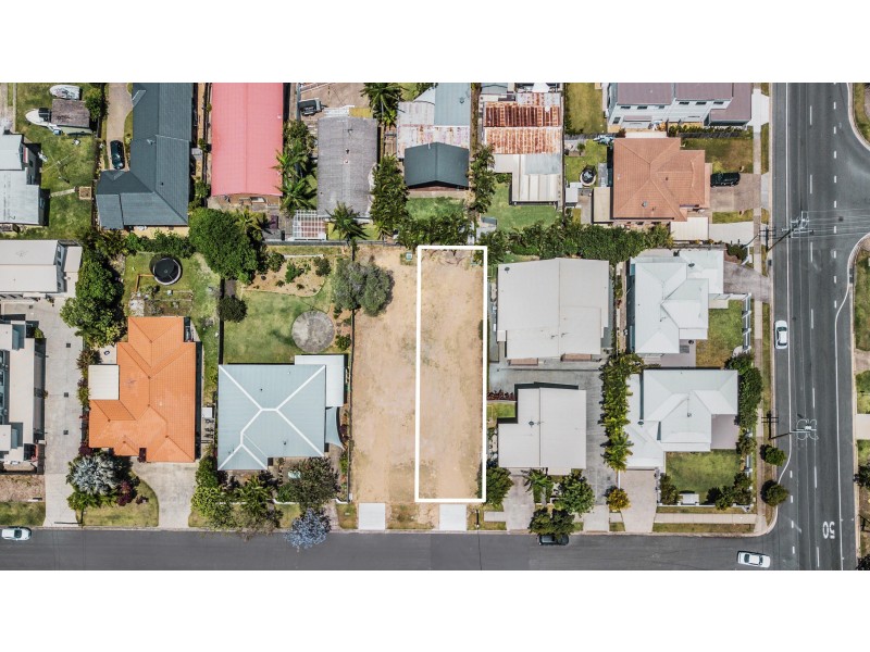 16B Fourth Avenue, Labrador QLD 4215