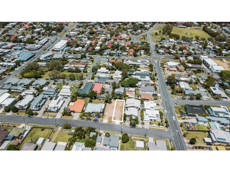 16B Fourth Avenue, Labrador QLD 4215