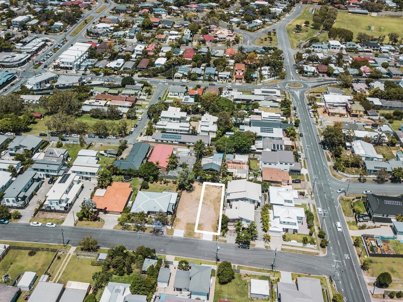 16B Fourth Avenue, Labrador QLD 4215