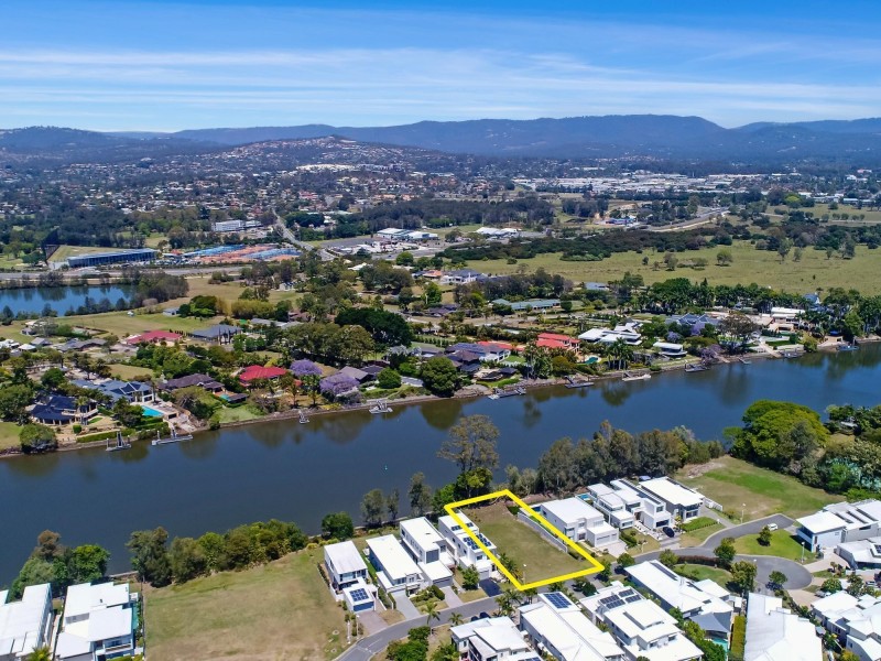 4010 Quayside Street, Benowa QLD 4217