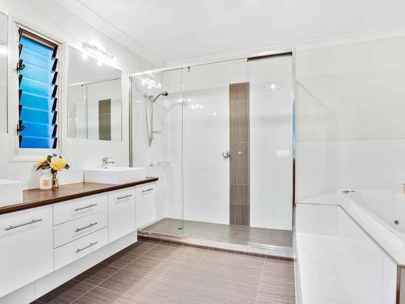 34 Willow Tree Drive, Reedy Creek QLD 4227