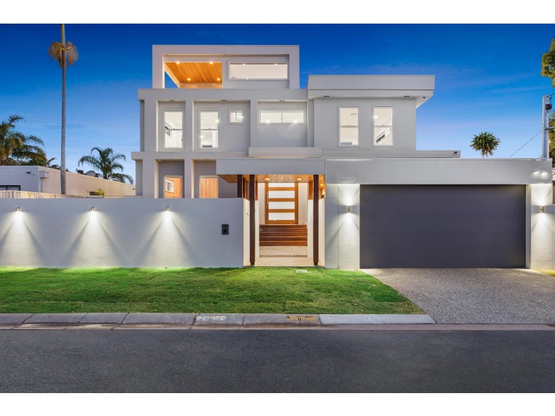 6 Costa Court, Broadbeach Waters QLD 4218