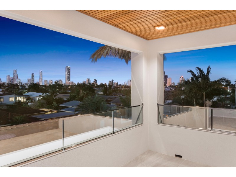6 Costa Court, Broadbeach Waters QLD 4218