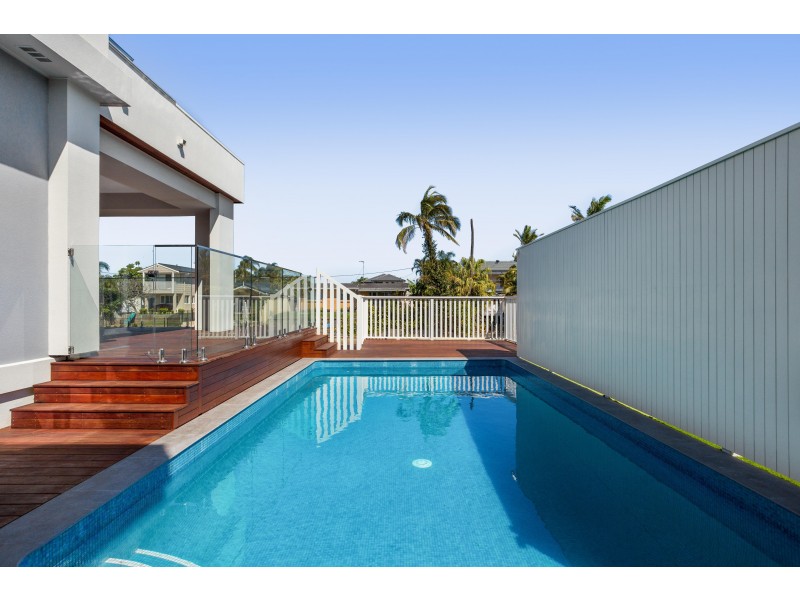 6 Costa Court, Broadbeach Waters QLD 4218