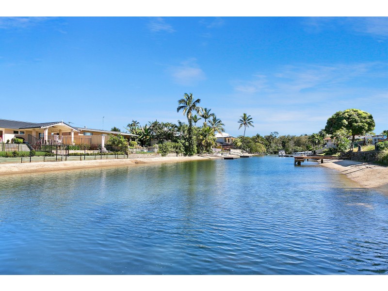 6 Costa Court, Broadbeach Waters QLD 4218