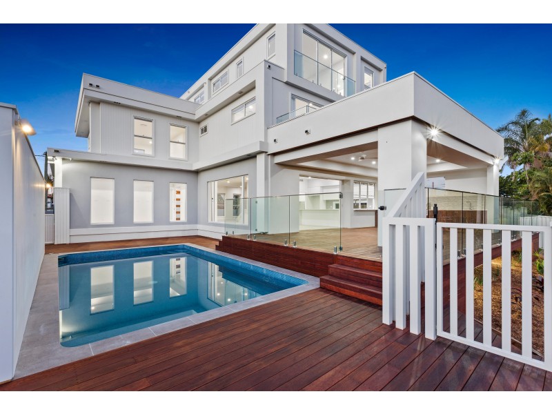 6 Costa Court, Broadbeach Waters QLD 4218