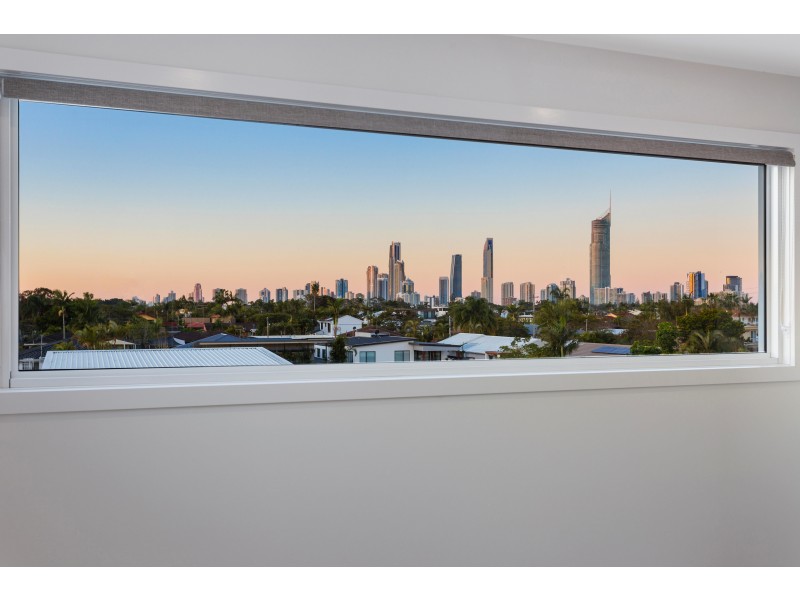 6 Costa Court, Broadbeach Waters QLD 4218