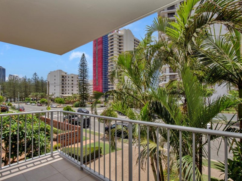 8/111 Old Burleigh Road, Broadbeach QLD 4218