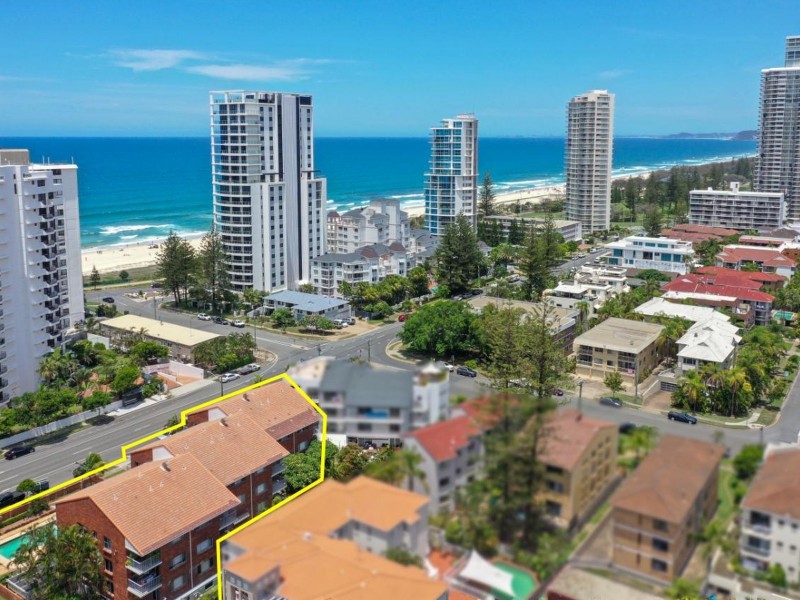 8/111 Old Burleigh Road, Broadbeach QLD 4218