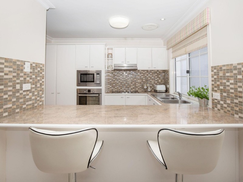 18/70 Marbella Drive, Benowa QLD 4217