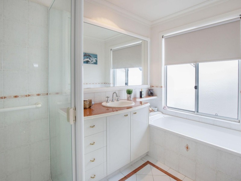 18/70 Marbella Drive, Benowa QLD 4217