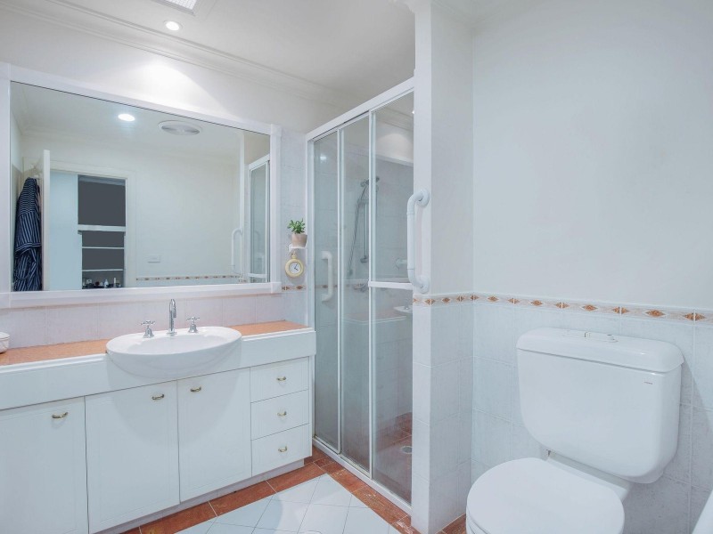 18/70 Marbella Drive, Benowa QLD 4217