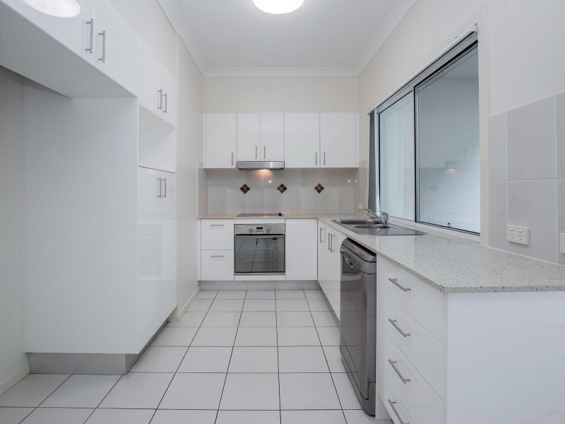 2/127 Pohlman Street, Southport QLD 4215