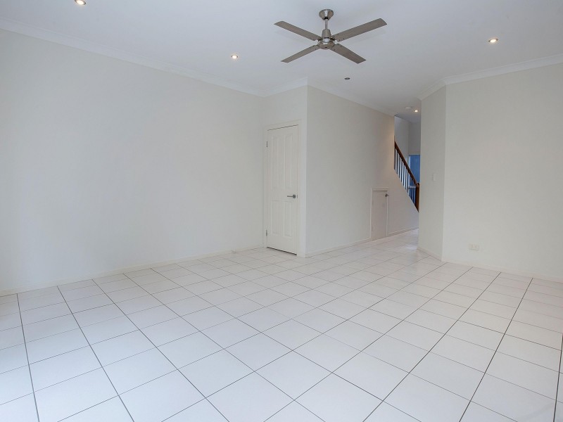 2/127 Pohlman Street, Southport QLD 4215