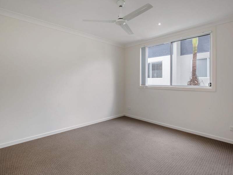 2/127 Pohlman Street, Southport QLD 4215
