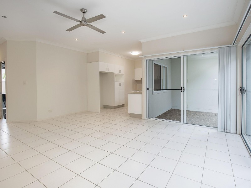 2/127 Pohlman Street, Southport QLD 4215
