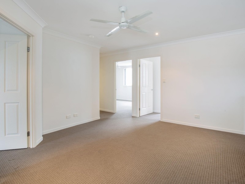 2/127 Pohlman Street, Southport QLD 4215