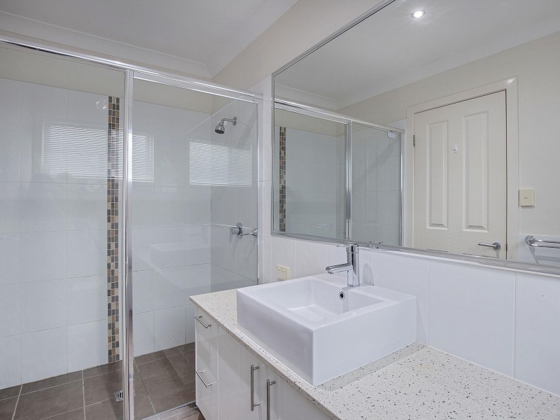 2/127 Pohlman Street, Southport QLD 4215