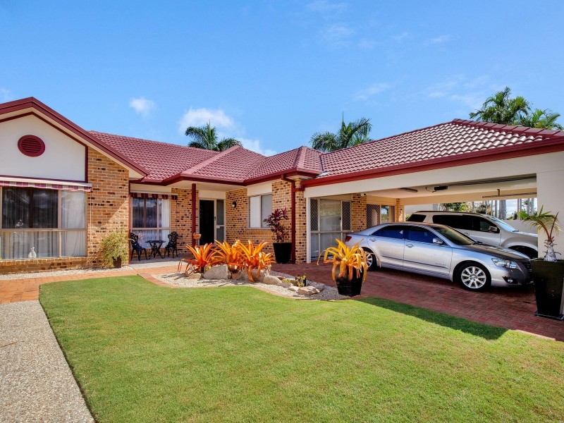 41 Cayman Drive, Clear Island Waters QLD 4226