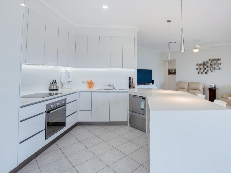 41 Cayman Drive, Clear Island Waters QLD 4226