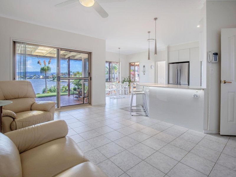 41 Cayman Drive, Clear Island Waters QLD 4226