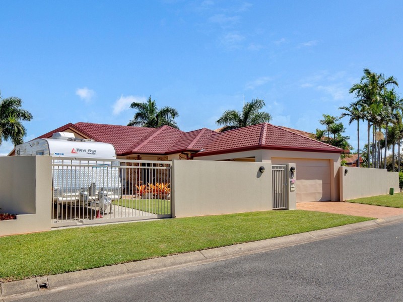 41 Cayman Drive, Clear Island Waters QLD 4226