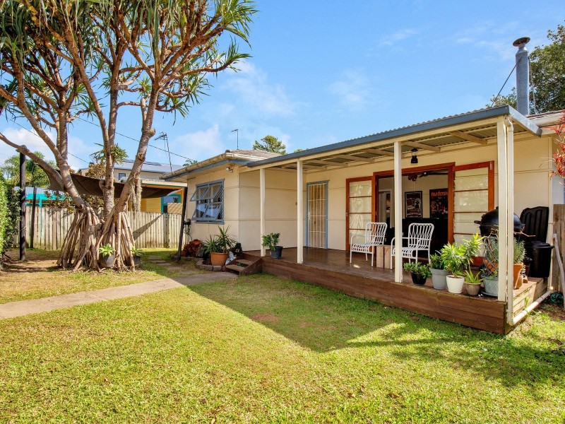 3 First Avenue, Labrador QLD 4215