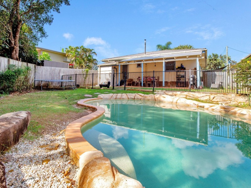 3 First Avenue, Labrador QLD 4215