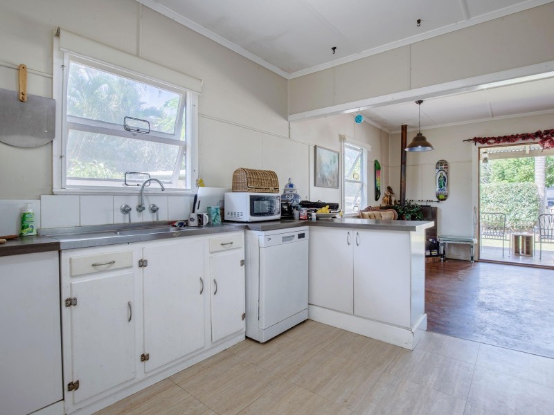 3 First Avenue, Labrador QLD 4215
