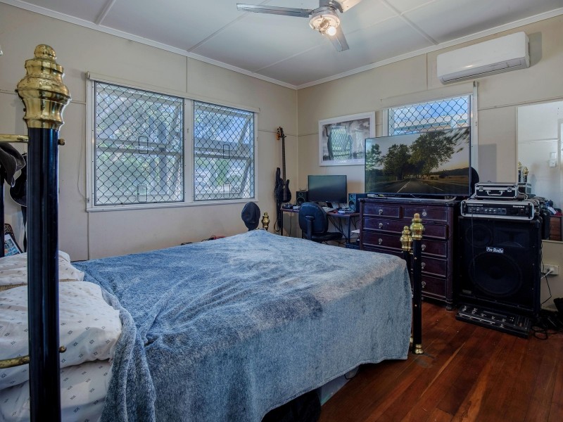 3 First Avenue, Labrador QLD 4215