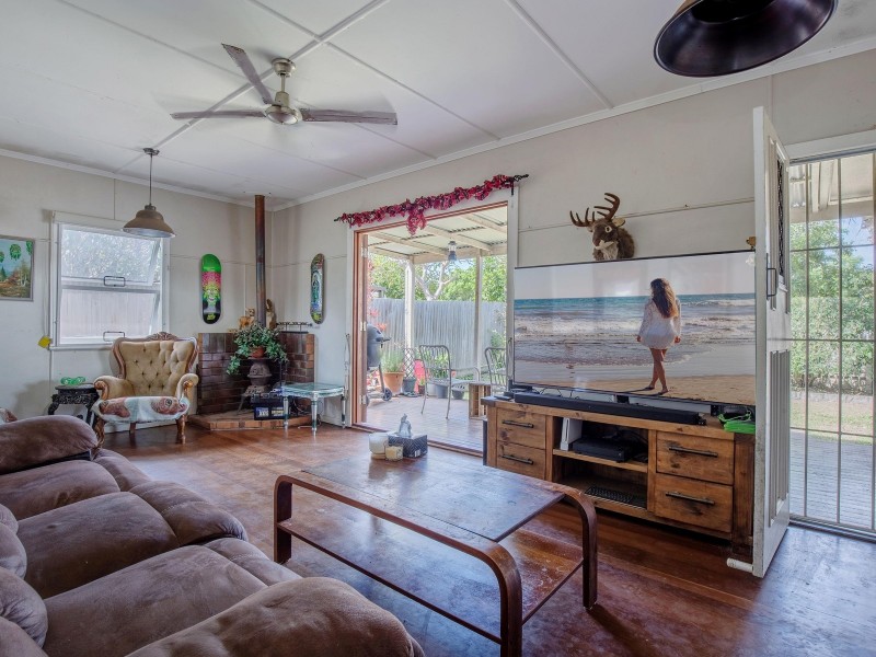 3 First Avenue, Labrador QLD 4215