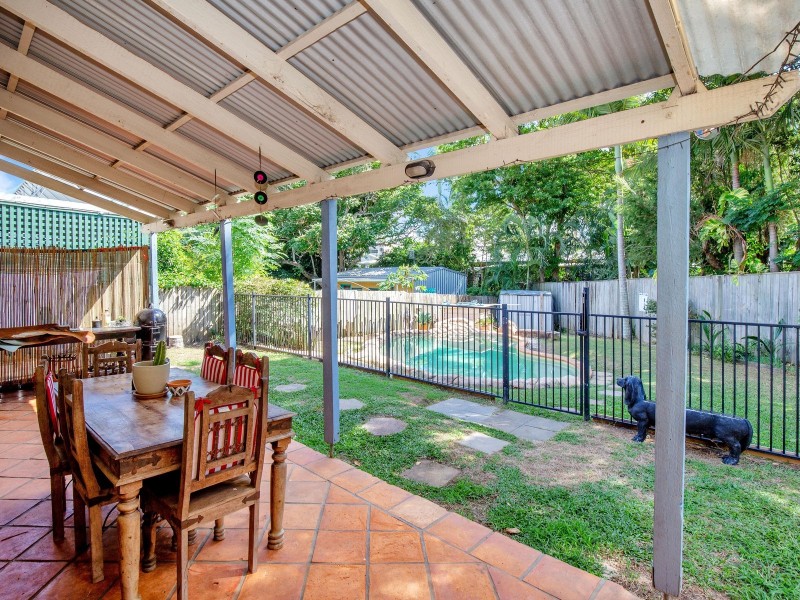 3 First Avenue, Labrador QLD 4215